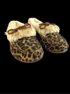 Vionic Womens Leopard Print Moccasin Slippers with Cream Faux Fur Trim